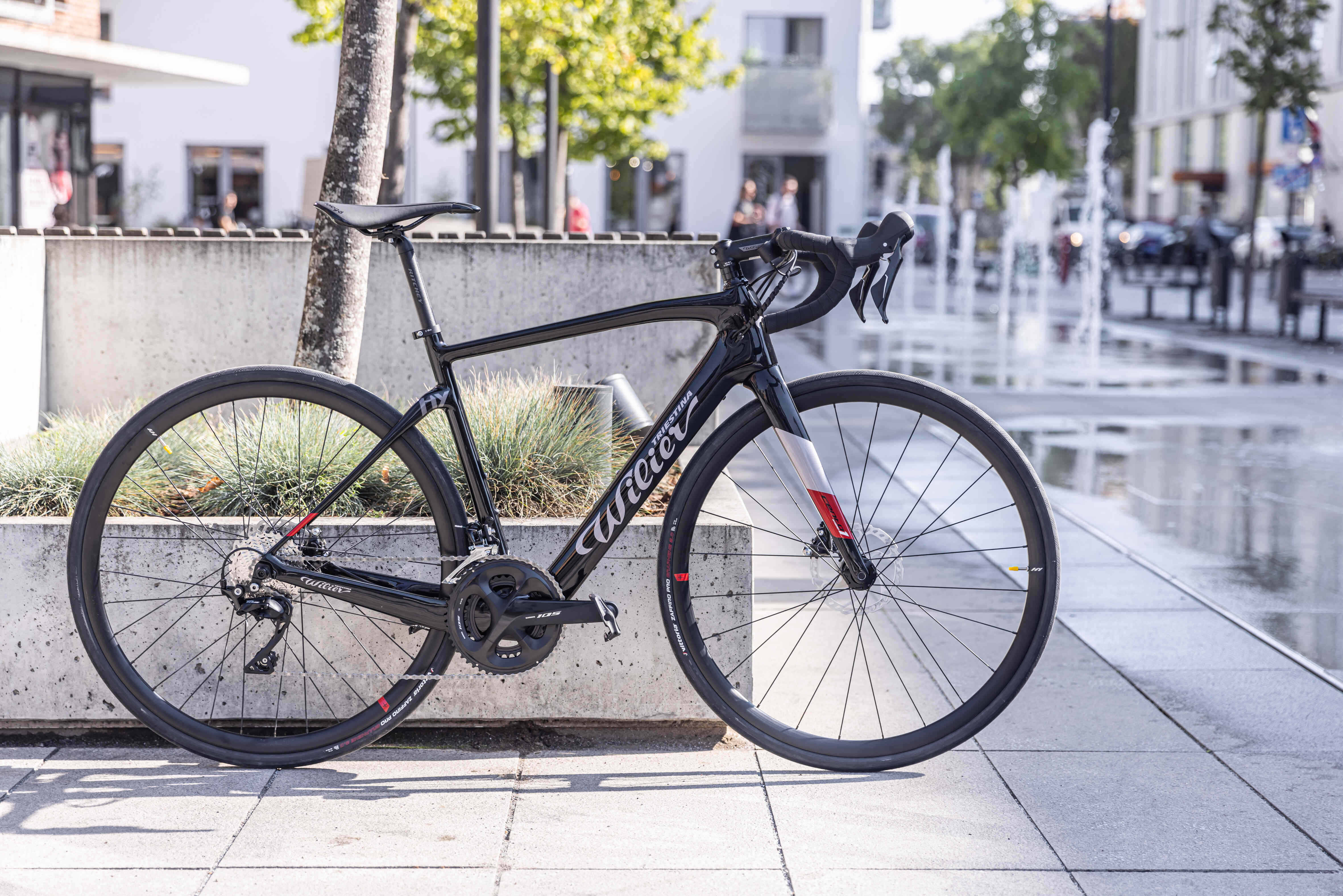 Wilier Cento1 Hybrid 105 / Black, Grey, Red