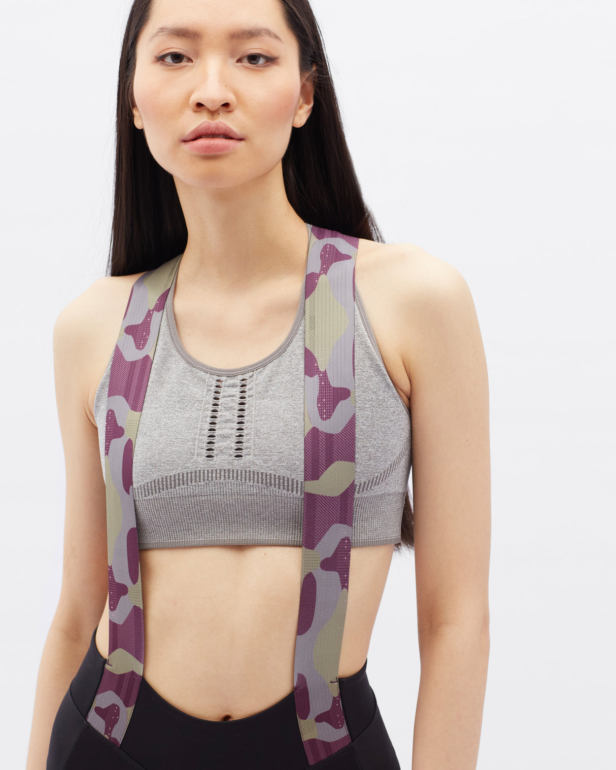 Moteriški šortai su paminkštinimu Silvini Salia / Black