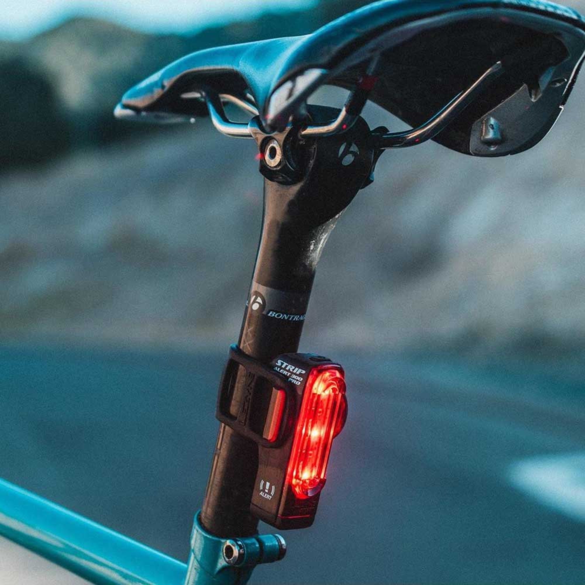 Galinis žibintas Lezyne STRIP DRIVE PRO ALERT REAR 300LM