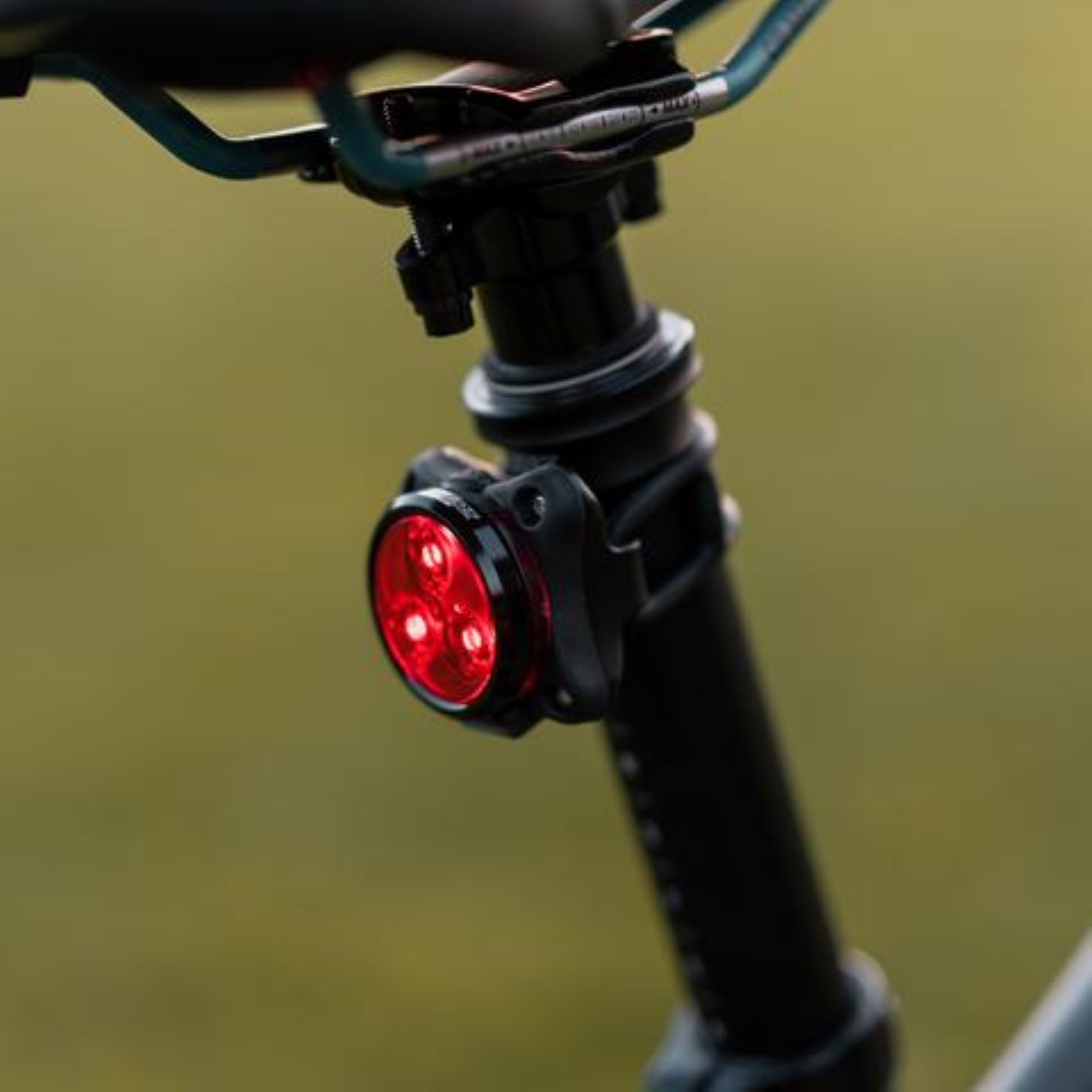 Galinis žibintas ZECTO MAX DRIVE 250LM LEZYNE 1-LED-8R-MAX-V104